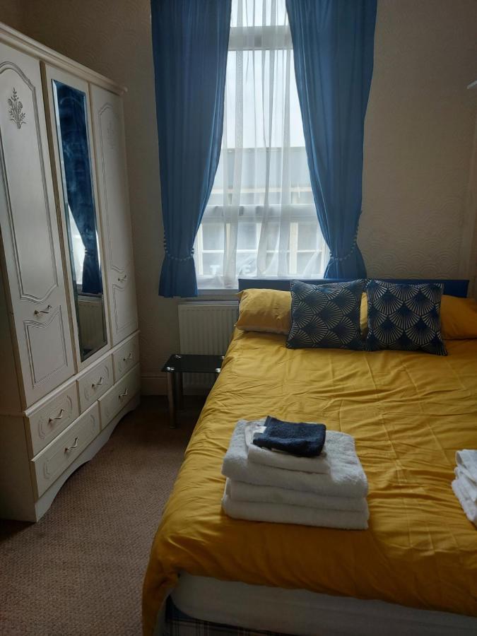 Sandyrise Holiday Lets Apartment Scarborough Ngoại thất bức ảnh